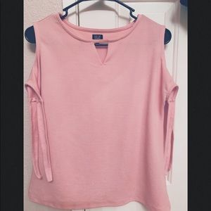 🎀4/$12🎀 Top by Elle